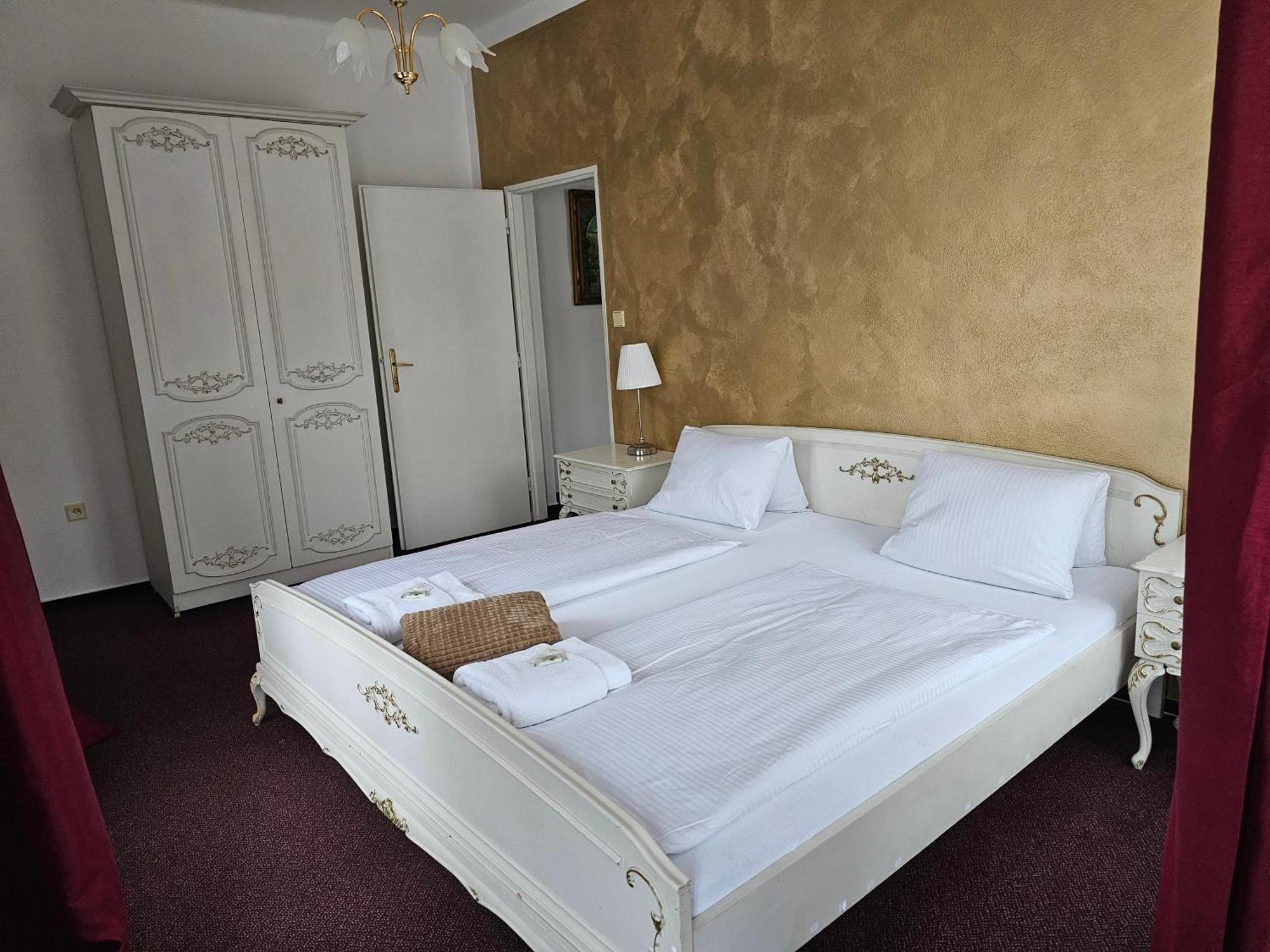 Hotel Bílá Paní Jindřichův Hradec Exteriér fotografie